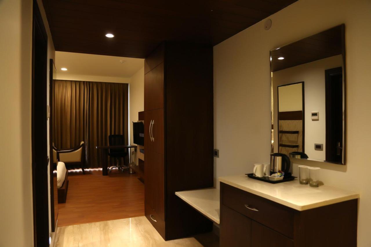 Hotel Imperia Suites Jalandhar Exterior photo