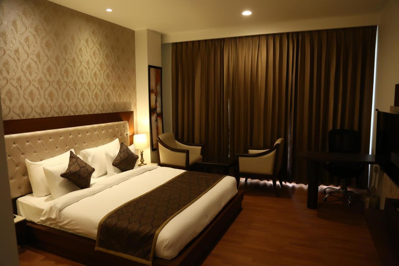 Hotel Imperia Suites Jalandhar Exterior photo