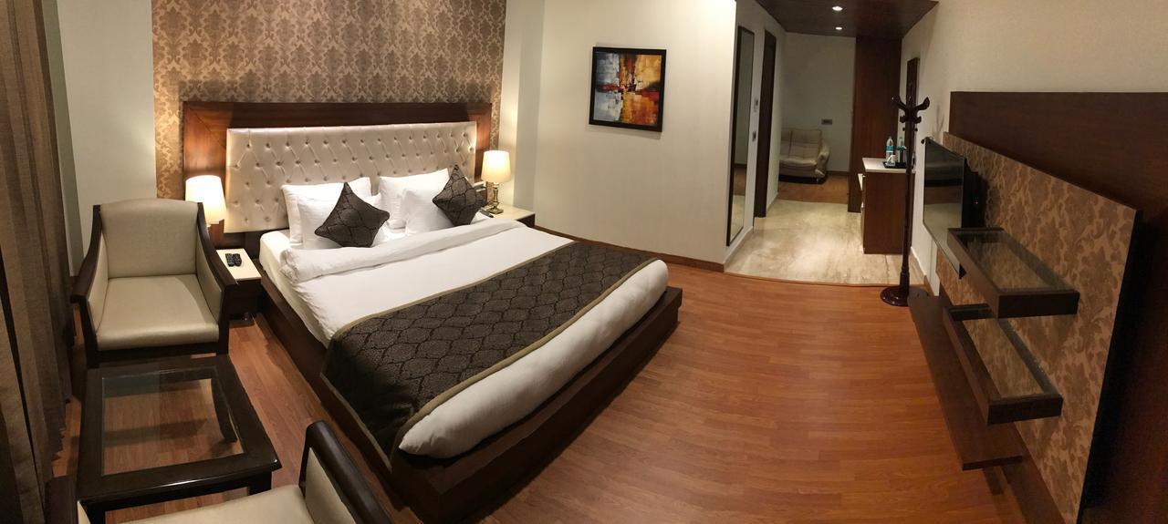 Hotel Imperia Suites Jalandhar Exterior photo