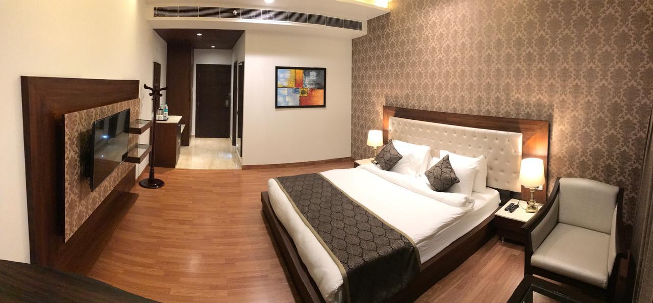 Hotel Imperia Suites Jalandhar Exterior photo