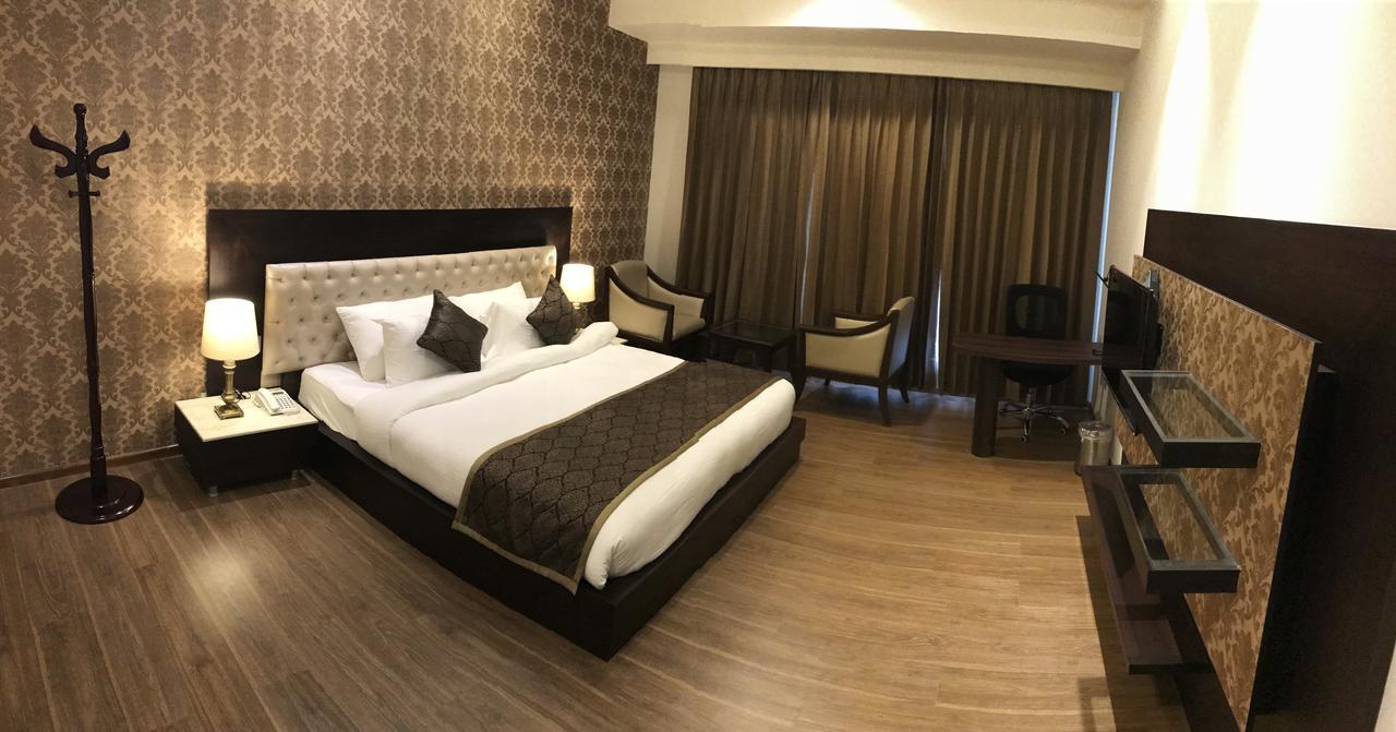 Hotel Imperia Suites Jalandhar Exterior photo