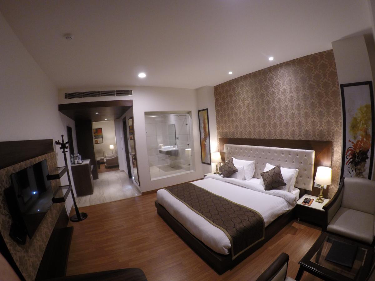 Hotel Imperia Suites Jalandhar Exterior photo
