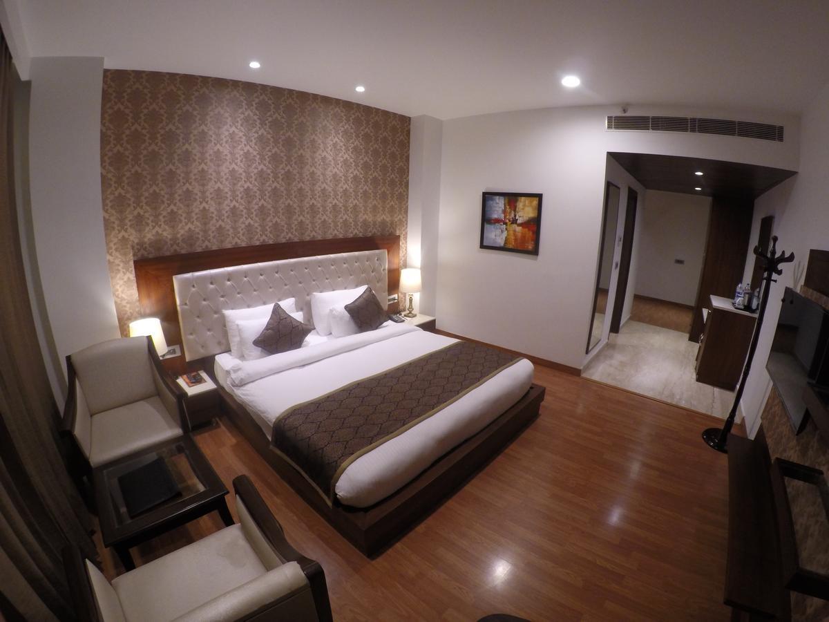 Hotel Imperia Suites Jalandhar Exterior photo