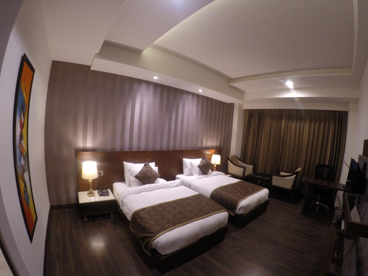 Hotel Imperia Suites Jalandhar Exterior photo